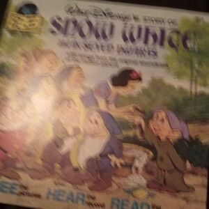 Vintage Disney Snow White And The 7 Dwarfs 45 Record And Book